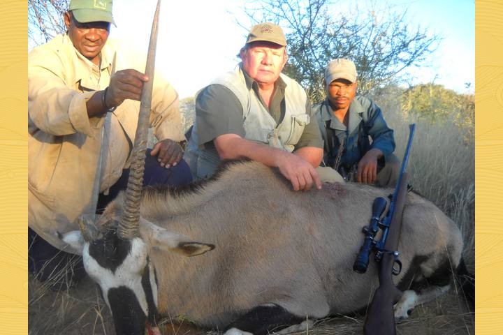 hunting-gemsbok